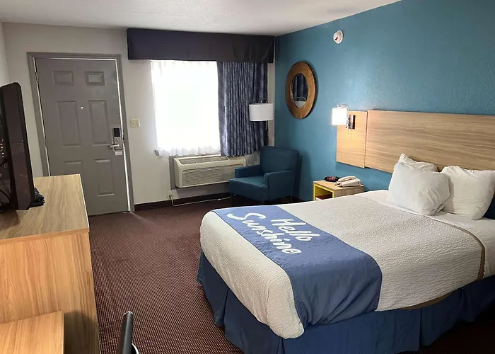 Days Inn By Wyndham Pratt