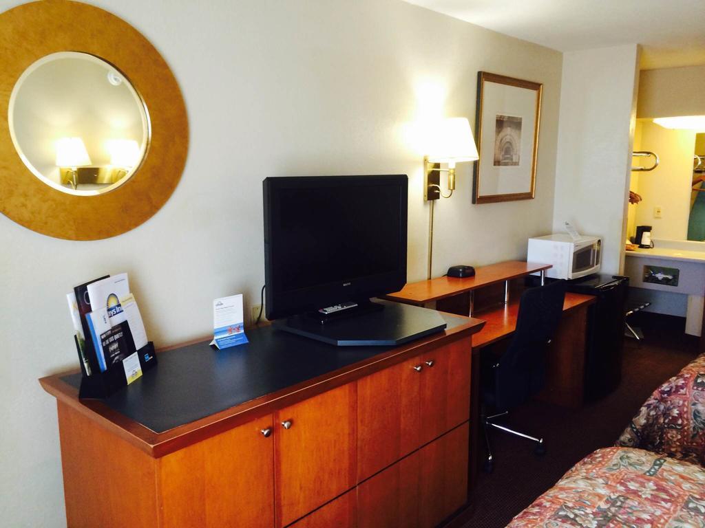 Days By Wyndham Hotel
