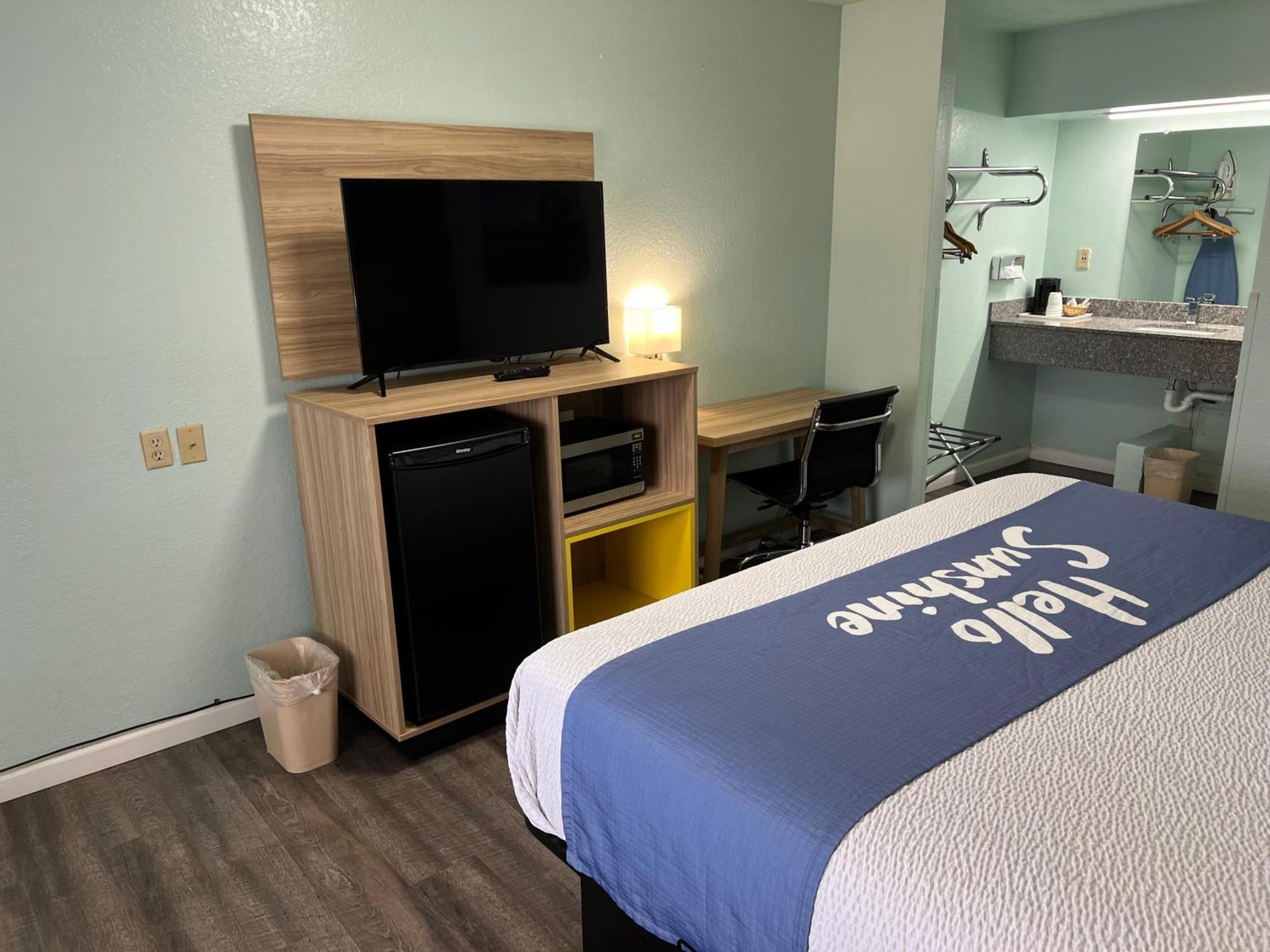 Days By Wyndham Hotel Pratt